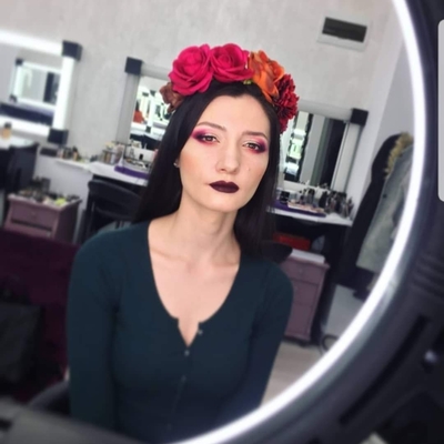 Elisa Carina'Makeup