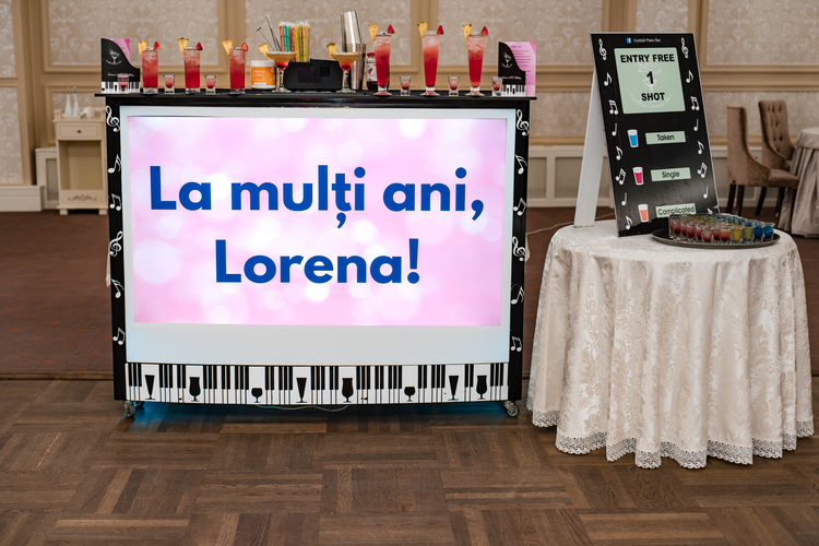 Cocktail Piano Bar