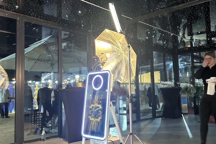 Star Video Booth 360 - Oglinda Foto - Platforma 360