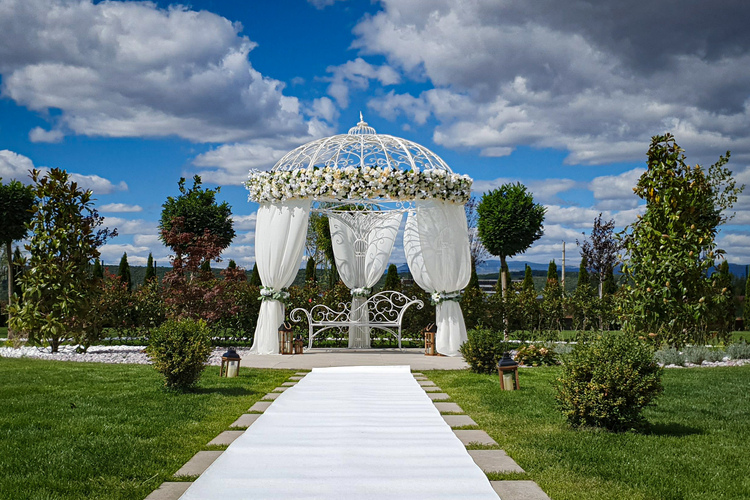 FLOWERS BOUTIQUE BY DENISA MILITARU